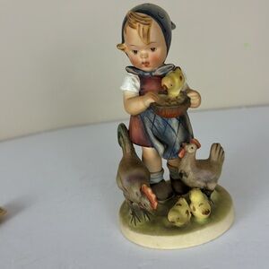 Vintage Hummel Goebel “Feeding Time” #199 TMK-2 Full Bee